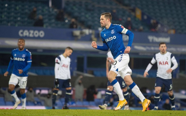 与俱乐部在 与俱乐部在